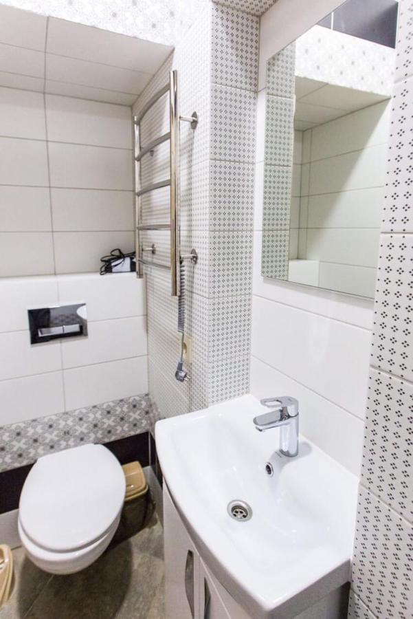 Apartment On Staroyevreyska 26 ลวีฟ ภายนอก รูปภาพ