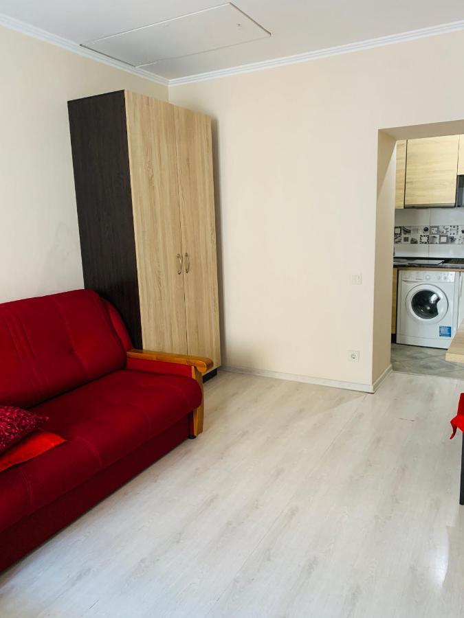 Apartment On Staroyevreyska 26 ลวีฟ ภายนอก รูปภาพ