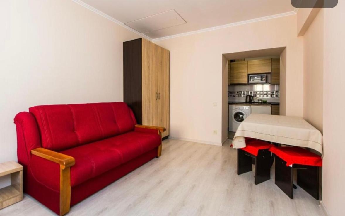 Apartment On Staroyevreyska 26 ลวีฟ ภายนอก รูปภาพ