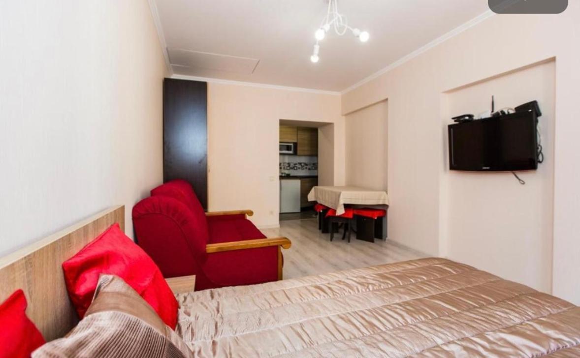 Apartment On Staroyevreyska 26 ลวีฟ ภายนอก รูปภาพ