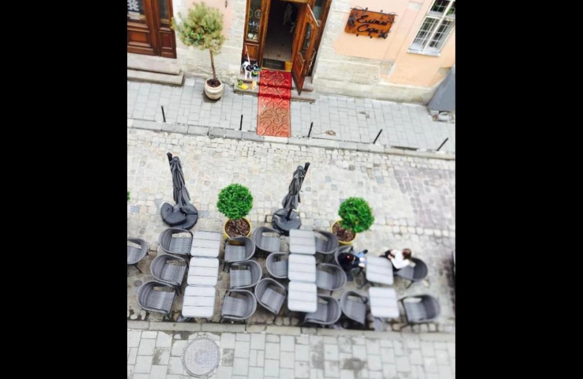 Apartment On Staroyevreyska 26 ลวีฟ ภายนอก รูปภาพ